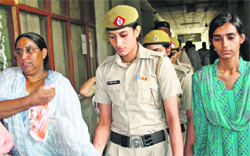 Jaswanti Devi, the main accused in the Apna Ghar case and her daughter, Simi, being taken to court in Rohtak on Friday. Photo: Manoj Dhaka