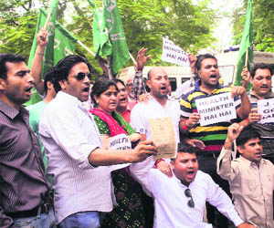 PDP activists protest lack of facilities in the Government Medical College and Hospital at Bakshi Nagar on Friday. 