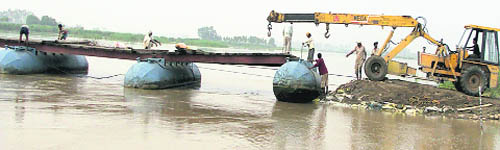 The pontoon bridge over the Beas being removed. 