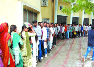 Students seeking admission to various courses at the Government Rajindra College braved the rains to deposit fee. Saturday was the last day to deposit the fee and a late fee charge of Rs 400 would be levied from Monday. 