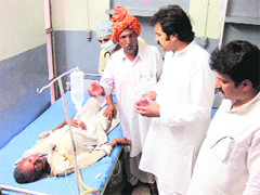 HJC chief Kuldeep Bishnoi enquires about the health of Gorakhpur farmer Badloo from Kisan Sangharsh Samiti chief Hans Raj Siwach (in turban) at Fatehabad on Sunday.