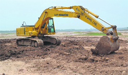 The de-silting drive has been hampered and machines put on hold at Sukhna Lake in Chandigarh on Monday. Tribune photo: Manoj Mahajan
