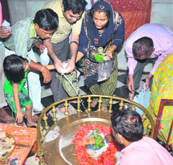 Offer Ganga water and milk at Daksh Mahadev Temple at Kankhal in Haridwar.