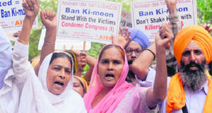 Victims of the 1984 anti-Sikh riots hold a protest in Delhi. 