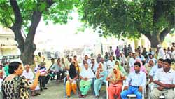 Additional Deputy Commissioner Sumedha Kataria addresses villagers about Apna Gaon Apni Shaan Scheme in Kurukshetra. Photo by writer