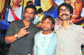 (From left) Sunil Shetty, Rajpal Yadav and Rajnish Raj Thakur pose for photographers for promoting their film ‘Mere Dost Picture Abhi Baki Hai’ in Ludhiana