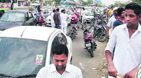 Vehicles of supporters of the president of the Punjab Youth Congress Vikramjit Singh Chaudhary led to a traffic jam on the Ferozepur Road in Ludhiana on Sunday.