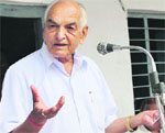 Education Minister ID Dhiman addresses a gathering at Kharwar in Hamirpur on Tuesday. A Tribune photograph