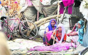 Neha's family with her body on Tuesday. 