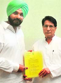 Amritsar MP Navjot Sidhu hands over a charter of demands to Union Civil Aviation Minister Ajit Singh in New Delhi