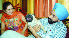 Bhupinder Singh enjoys with his pet in his house at Amritsar. Photo: Sameer Sehgal