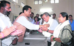 Vice-president of the Uttarakhand Congress Suryakant Dhasmana honours family members of martyrs of Kargil war at a function at Congress Bhawan in Dehradun on Wednesday. A Tribune photograph 