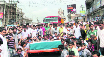 Deceased jawan Shakti Singhs kin and Gonder villagers block the Karnal-Kaithal road at Nissing in Karnal district on Wednesday.