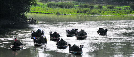 Boatmen returning home after a full days work in Srinagar. 
