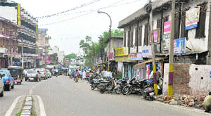Many illegal auto repair workshops have come up at Vivekananda-Gummat Chowk in Jammu. 
