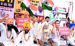 Members of Jalandhar Chapter of India Against Corruption hold a demonstration in front of the DC office on Wednesday