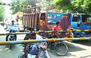 A closed level crossing at Rampur near Doraha. 