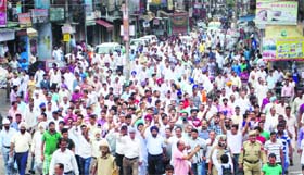 Congress activists along with farmers and traders hold a rally demanding regular supply of power and water at Vijaypur on Thursday
