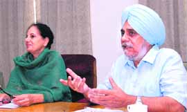 Principal of Lyalpur Khalsa College Dr Jaspal Singh Randhawa along with college president Balbir Kaur adresses mediapersons in Jalandhar.