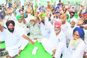 Members of the Bharatiya Kisan Union hold a protest against power cuts in Patiala on Friday. 