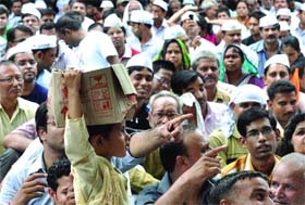 Some of those who turned up to support Anna at Jantar Mantar