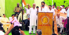 Congress observer for Kangra district Ghulam Mohammad Mir addresses party workers at Nurpur on Sunday.