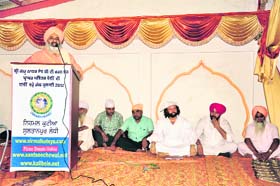 Sant Balbir Singh Seechewal addresses a gathering during the 12th anniversary of the Kali Beins kar sewa in Sultanpur Lodhi on Sunday