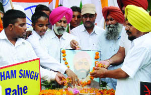 Members of the All-India Anti-Terrorist Front pay tributes to Shaheed Udham Singh in Amritsar on Monday. 
