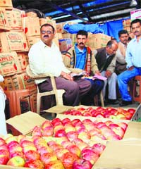 Apple growers sell their produce at the Dhalli market in Shimla