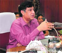Chief Secy Sudripta Roy addresses a meeting in Hamirpur on Monday