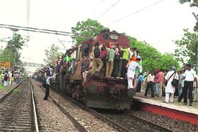 MAD SCRAMBLE: With most trains running late due to power breakdown, passengers were left stranded at several stations in Haryana