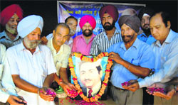 Mohd Rafi Memorial Society organises remembers the legendary singer on his death anniversary in Amritsar on Tuesday. photo: vishal kumar