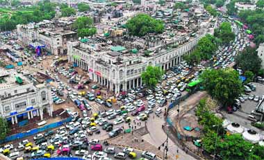 Traffice crawls in Connaught Place on Tuesday after signals stopped functioning. 