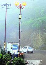 Streetlights remain switched on during daytime due to negligence of Electricity Department employees in Mussoorie on Thursday