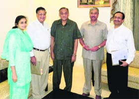 Chief Minister Vijay Bahuguna at a meeting with a delegation of the CII in Dehradun on Thursday