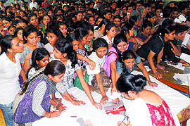 On the first day of submitting fee, thousands of students were waiting for their turn while standing in long queues in Kurukshetra University