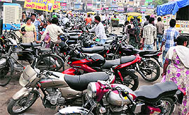 Wrongly parked vehicles in front of the eateries on the busy GT road in Karnal