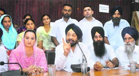 Senior vice-president of the SAD Balwant Singh Ramoowalia addresses a press conference in Jalandhar on Thursday