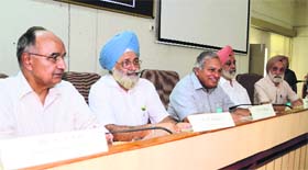 Health and Family Welfare Minister Madan Mohan Mittal (third from left) at a seminar orgnaised by the Senior Citizens Welfare Association in Ludhiana