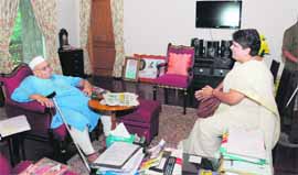Governor Aziz Qureshi meets Prabha Kiran, president of the womens cell of the International Human Rights Association, in Dehradun on Friday.
