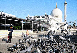 Hazratbal shrine in Srinagar