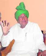 INLD supremo Om Prakash Chautala addresses mediapersons in Sirsa on Saturday. 