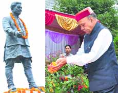 Chief Minister PK Dhumal pays tribute to YS Parmar on his 106th birth anniversary in Shimla on Saturday.