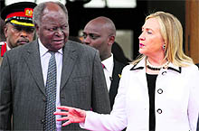 US Secretary of State Hillary Clinton with Kenyas President Mwai Kibaki in Nairobi, Kenya on Saturday