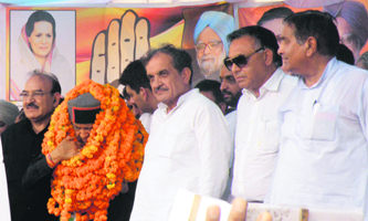 Former Chief Minister Virbhadra Singh (in garlands) with other Congress leaders at a party rally in Una on Sunday.