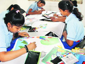Students participate in a painting competition organised by the National Integrated Forum of Artists and Activists in Kurukshetra.