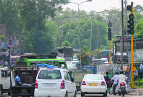 Chaos prevails on the busy Bikram Chowk after traffic signals developed a technical snag just two days after their inauguration in Jammu on Monday. 