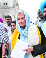 US Ambassador to India Nancy Powell after offering prayers at Delhis Bangla Sahib gurdwara on Monday.