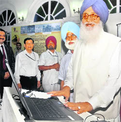 Chief Minister Parkash Singh Badal launches Panj Takht Darshan project in Delhi.
