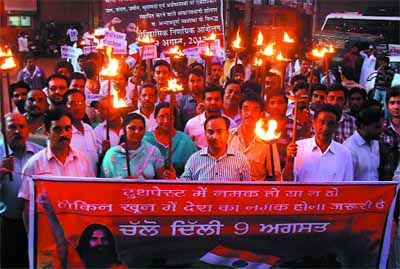 A torch-light procession was taken out in Bathinda on Tuesday evening by the local unit of Bharat Swabhiman Trust to protest against rampant corruption in the country. The rally also sought to mobilise support for the August 9 rally in Delhi.